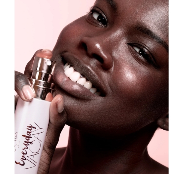 🆕 🥥 Ciate London Eyeryday Vacay- Dewy Coconut Setting Mist 🥥 - Picture 3 of 11